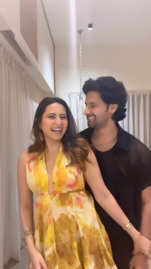 Sargun Mehta Instagram - Likheya c saada Milna ❤️thank u for the love 400k reels