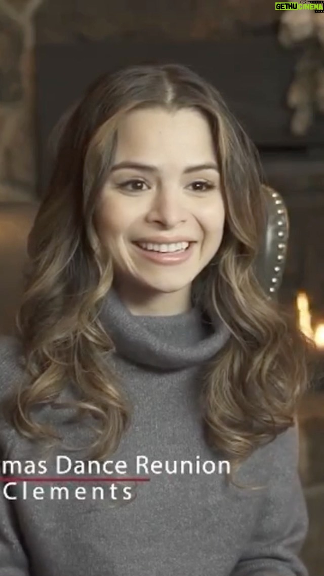 Sasha Clements Instagram - Tonight’s the night! Meet Marlee in #AChristmasDanceReunion on @lifetimetv 8/7c #itsawonderfullifetime