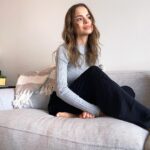 Sasha Clements Instagram - At 29 I was trying my best to push through my constant brain fog, hives and exhaustion. On my 30th bday I told the universe with full resolve “This year will be my fittest, strongest, and healthiest! I’m ready!” expecting a miraculous overnight change. ⁠⁠ ⁠⁠ It’s as if the Universe heard me and said “HA, so you’re finally ready to be healthy? Now let’s do the REAL work” ⁠⁠ ⁠⁠ Looking back there was absolutely no way I was to achieve the things I wanted with the way I was living (which I thought was pretty good!)⁠⁠ ⁠⁠ I never thought I had anxiety and definitely didn’t think it attributed to my physical health. But I look back and see how crippling my feelings of past regret were. How insecure I was to stand in my own power. I was constantly blushing & getting hot whenever I tried to “take up space”. I was relentlessly beating myself up and losing sleep over mistakes I made- big or small, past or present. I wasn’t setting boundaries, sleeping or eating well, & put myself in situations that didn’t serve me. ⁠⁠ ⁠⁠ I was pouring from an empty cup and my nervous system was paying for it. ⁠⁠ ⁠⁠ Then my joints swelled up in excruciating pain and I was left bed ridden for months. My mentor encouraged me to start brain retraining. I didn’t get why since it was my body not mind that was in pain. But as my body deteriorated I realized my mind & spirit weren’t strong enough to keep me afloat. ⁠⁠ ⁠⁠ Through a ton of visual work & daily practices of observing my thoughts I began to heal an area of myself that I didn’t know was crying out for help.⁠ There are a lot of things that added to my illness but being in a constant state of Fight or Flight was absolutely a factor! ⁠ Now, I’ve released so much regret. My daily practices now feel like natural responses (Yay brain rewiring!) I don’t remember the last time I felt embarrassed. Practicing gratitude, noticing my self talk & having someone to guide me was an instrumental part of my physical healing. ⁠ ⁠ My bday manifestation wasn't what I expected. But at my weakest I got stronger. My daily choices are healthy & my brain is the fittest it’s ever been! The mind-body connection is real and it’s SO important to nurture both❤️⁠