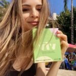 Sasha Clements Instagram - Did you know the average menstrual pad can take up to 800 years to break down? 🤦🏻‍♀️😭That’s why choosing earth friendly, non toxic products for every part of your life is so important! @vivforyourv is an earth-friendly period subscription brand and they just launched their new sustainable tampons that are made with a 100% organic cotton core and plant based applicator. I truly love how they’re not only making a difference for the planet but also breaking down period stigmas through education and normalizing conversations around the body👏🏼👏🏼👏🏼 If you want to make a difference with your $ check out this womxn owned brand😍 use code: SASHA for 15% off #vivforyourv #womxnowned #ad Honolulu - Waikiki Beach -