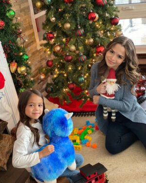 Sasha Clements Instagram - For the first time in my career I got to play a Mom!!! Meet my movie daughter @vanessa_fox_official ❤️

I was so nervous to meet her! I kept asking Corbin "What if she doesn't like me??" lol. But we quickly became besties because not only is she the sweetest thing to walk this planet but also such a pro to work with! ⁠⁠
⁠⁠
During our night shoots she would hold my hands between her mittens filled with hand warmers so I wouldn't get cold😩 She taught me the latest TikTok dances and on days where my body was secretly killing me, she was my little rock and the best distraction! ⁠⁠
⁠⁠
I cannot wait for you to see her cuteness in #AChristmasDanceReunion! Thank you @BrianHerzlinger & @meggsherzy for making me a parent 🤣 ⁠⁠
⁠⁠
Watch the premiere Dec. 3rd on @lifetimetv 🎄⁠⁠