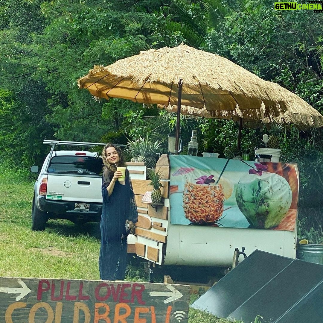 Sasha Clements Instagram - Them: How much do you want to go back to Hawaii? Me: Yes. *Btw the last video is a quintessential example of who Corbin and I are as people. We will know your chart by the end of dinner🔮 #shesallaries Oahu, Hawaii
