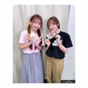 Satomi Sato Instagram - *
*
*

「#岩立沙穂 #大盛真歩 の推し事が好き過ぎて…」
に、ゲスト出演させていただきました☺️

見てくださった皆様
ありがとうございます〜！！

*
*
*

まほちゃんの熱い熱いアイナナ愛と綺麗な涙に
「こんなに好きでいてくれるなんて！」と感激したり🥲
さっほーの、ゲーム中の思い切りの良さと堂々とした振る舞いは
今でもふと思い出しちゃうくらい凄かったです…！！

ポテンシャルの高い2人が、好きなことを
楽しそうに語ってくれて。
その姿が、これまた可愛くて可愛くて
まるでお花の様な美少女たちが、私に愛を語ってくれるなんて
ご褒美度MAX…！
終始「至福〜♡」の顔でニヤニヤしてました。笑

*
*

まほちゃんが最後に言ってくれた「ライブを見に来て欲しい！」
というお願い、とっても嬉しかった〜🥹✨
ステージ上で「最高のアイドル」としてお仕事を頑張る2人を
全力で応援すべく推し事しに行きたいです🌈

*
*
*

#推し過ぎ 
#美少女 に
#囲まれて幸せ ♡
#ありがとうございました 
#推し事
#推し活
#全然関係ないけど 
#私のパンツ 
#よく見ると 
#ハートがいっぱい ♡
#あと
#座ってたからシワシワ 🥹
#てへぺろ 
#佐藤聡美