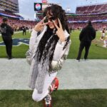 Saweetie Instagram – idgafff bang bang ‼️😤 thank you @49ers for hosting me and my familia for Christmas!!! ♥️🎄🫶🏽 

@Levis #FTTB Levi’s Stadium