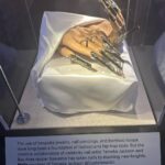 Saweetie Instagram - my nails made it to the Grammy museum 🥳 !!!! we did that @customtnails1 🥹🥹🥹💅🏽💅🏽💅🏽 & thank you @recordingacademy for having us a part of Hip-Hop history 🙏🏽🙏🏽🙏🏽 IKDR !!!!!! ❄️❄️❄️
