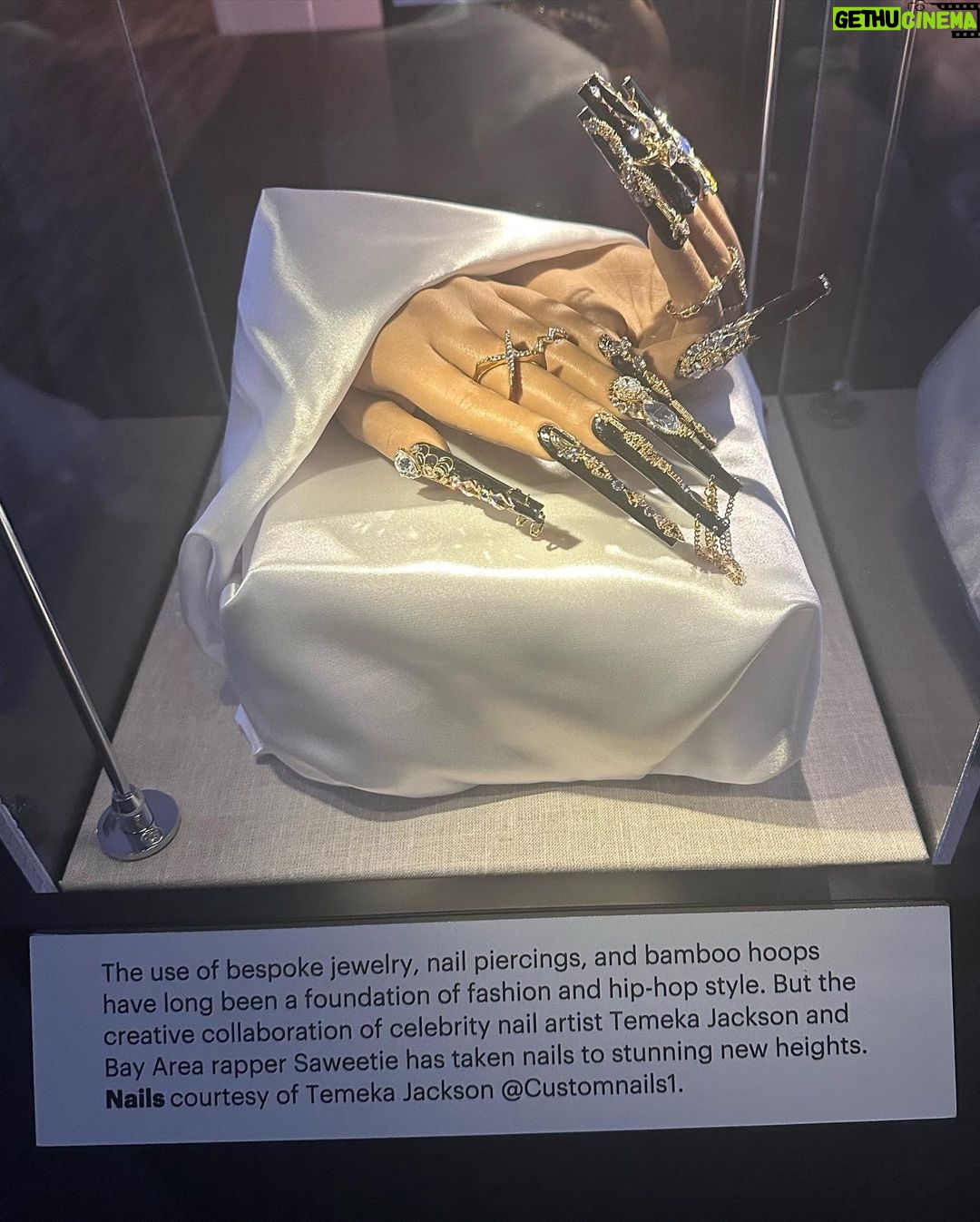 Saweetie Instagram - my nails made it to the Grammy museum 🥳 !!!! we did that @customtnails1 🥹🥹🥹💅🏽💅🏽💅🏽 & thank you @recordingacademy for having us a part of Hip-Hop history 🙏🏽🙏🏽🙏🏽 IKDR !!!!!! ❄️❄️❄️