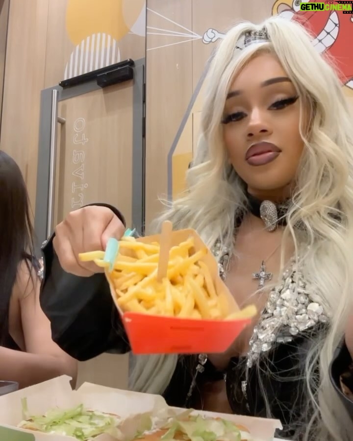 Saweetie Instagram - there’s no place like ME 🖤 Milan, Italy