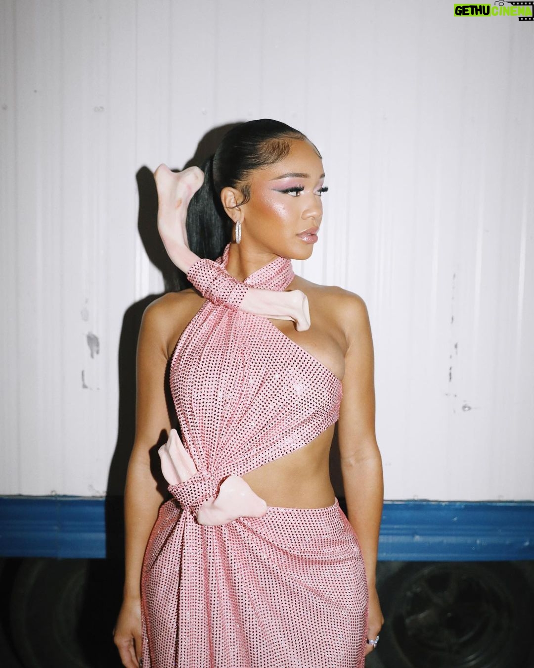 Saweetie Instagram - thank you @vmas for having me as one of the pre-show hosts !!!! #yabadabadooo π¦΄π«§π GLAM π
π½β¨ Style: @marta.del.rio @area @twilatruefinejewelry Nails: @customtnails1 Mua: @basedkenken Hair: @errolkaradag