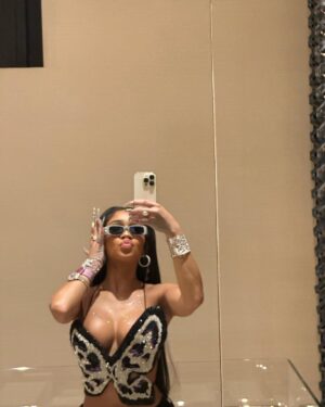 Saweetie Instagram - ♋️ mood = extra AF 🙇🏽‍♀️
