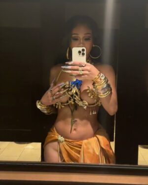 Saweetie Instagram - wassup with the birthday girl !!!!💙

thank you to all my sponserrrrs 🥳

 
@edgar_hay_events
@balloonbylish
@dolcefiore_
@cake_n_bake_cakes
@wtbagency 
@brydreamevents 
@candlelit.soiree 
@mike_akopian_prpduction