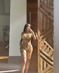 Saweetie Instagram - wassup with the birthday girl !!!!💙 thank you to all my sponserrrrs 🥳 @edgar_hay_events @balloonbylish @dolcefiore_ @cake_n_bake_cakes @wtbagency @brydreamevents @candlelit.soiree @mike_akopian_prpduction