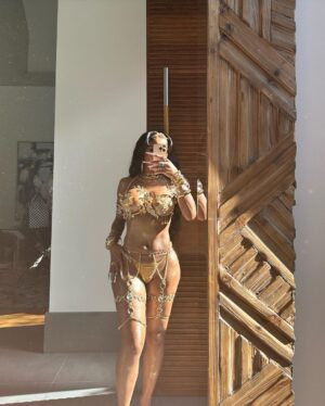 Saweetie Instagram - wassup with the birthday girl !!!!💙

thank you to all my sponserrrrs 🥳

 
@edgar_hay_events
@balloonbylish
@dolcefiore_
@cake_n_bake_cakes
@wtbagency 
@brydreamevents 
@candlelit.soiree 
@mike_akopian_prpduction