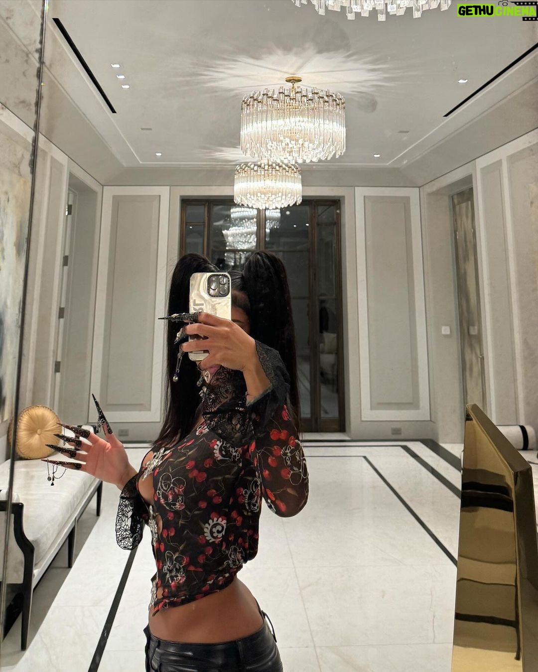 Saweetie Instagram - i may not know everything but btchhhhh