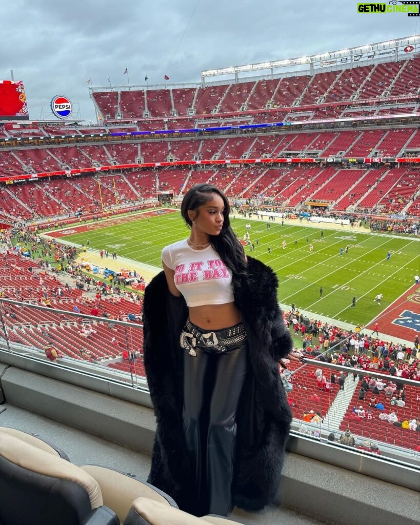 Saweetie Instagram - BANG BANG ‼️ ☹️🤘🏽❤️💛 @49ers #FTTB #DoItForTheBay Levi's Stadium