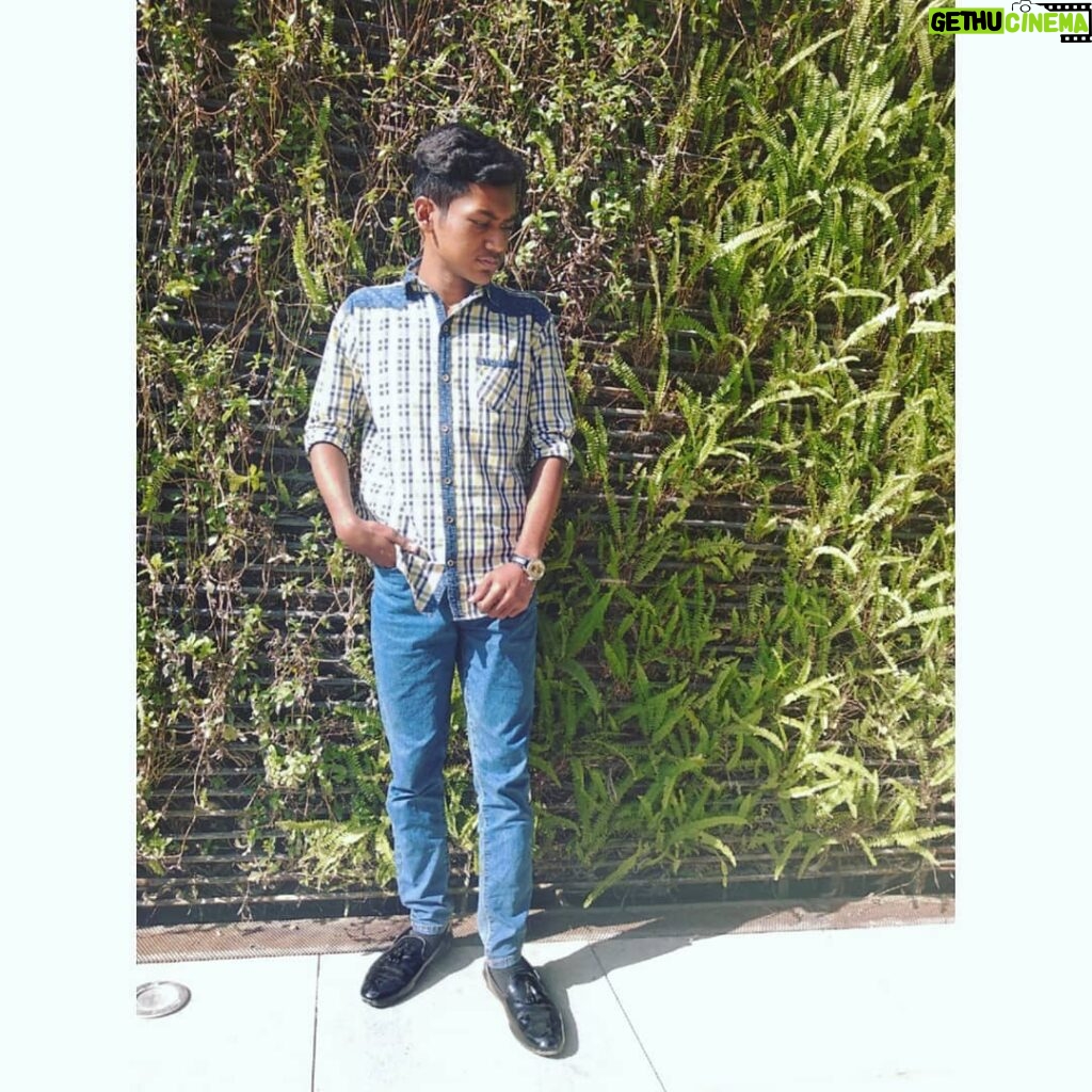 Sayef Turan Instagram - To love is a decision, feeling follows💙 Dhanmondi 2/A
