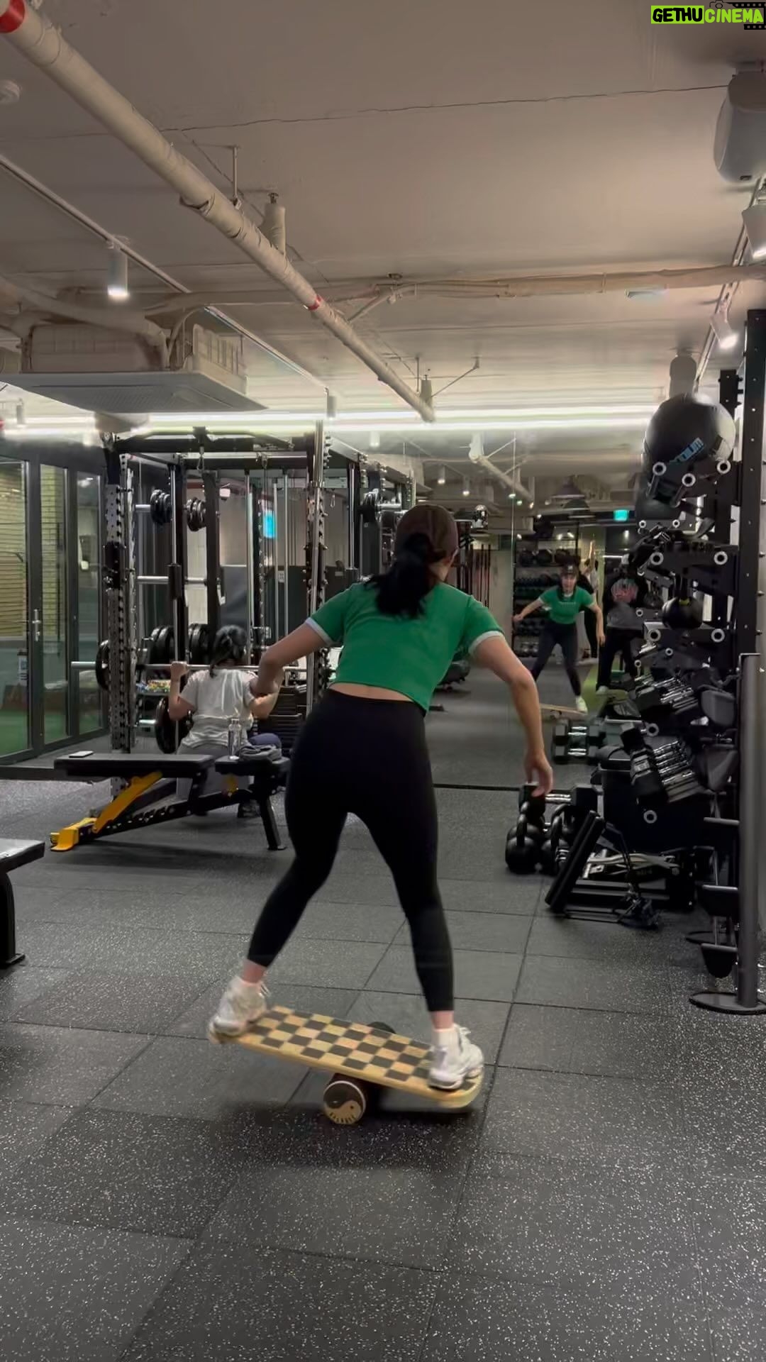 Sayuri Fujita Instagram - 인생은 밸런스가 중요하다. Balance in your life is very important. 人生にはバランスが大切。🔥🔥🔥🔥🔥