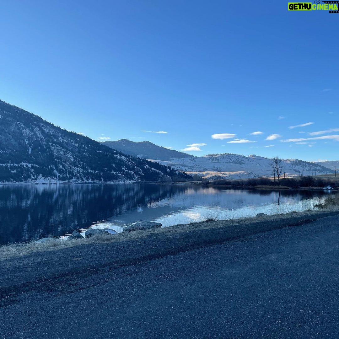 Scott Eastwood Instagram - My drive to set every morning. Even tho I’m freezing 🥶 my ass off. It’s shocking how beautiful this planet is.