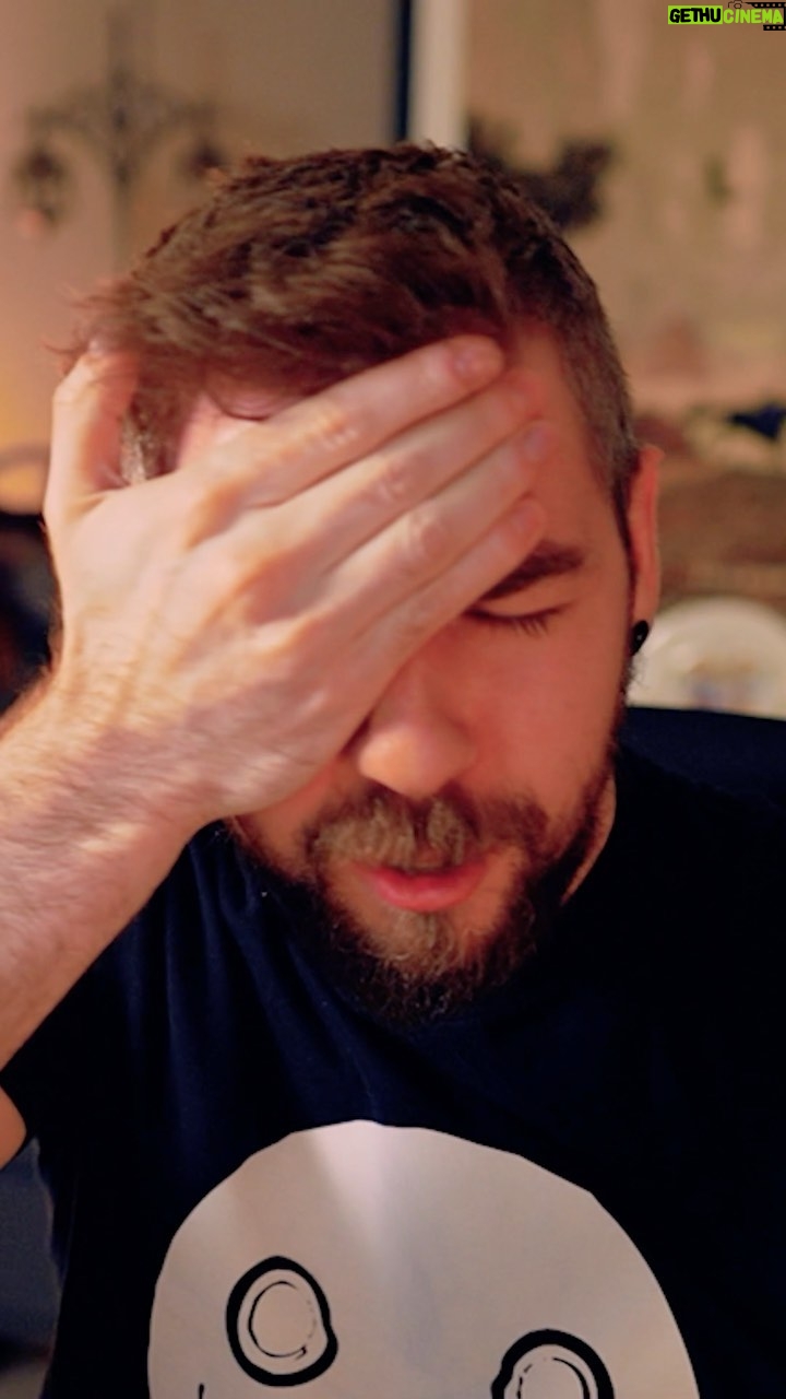 Seán McLoughlin Instagram - I hit myself in the head with my headphones…