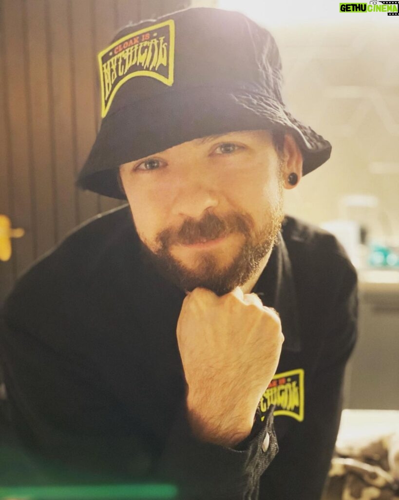 Seán McLoughlin Instagram - Whatcha thinkin bout? Im thinkin about how cool this new Mythical Cloak collaboration is and how you should go get some for yourself! Check my story!