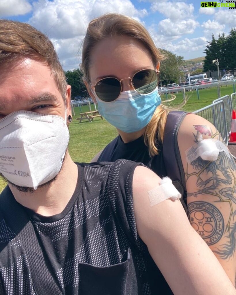 Seán McLoughlin Instagram - Fully vaccinated! Now I can finally kiss everyone on the mouth again 😗