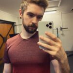 Seán McLoughlin Instagram - Workin out or hardly workin