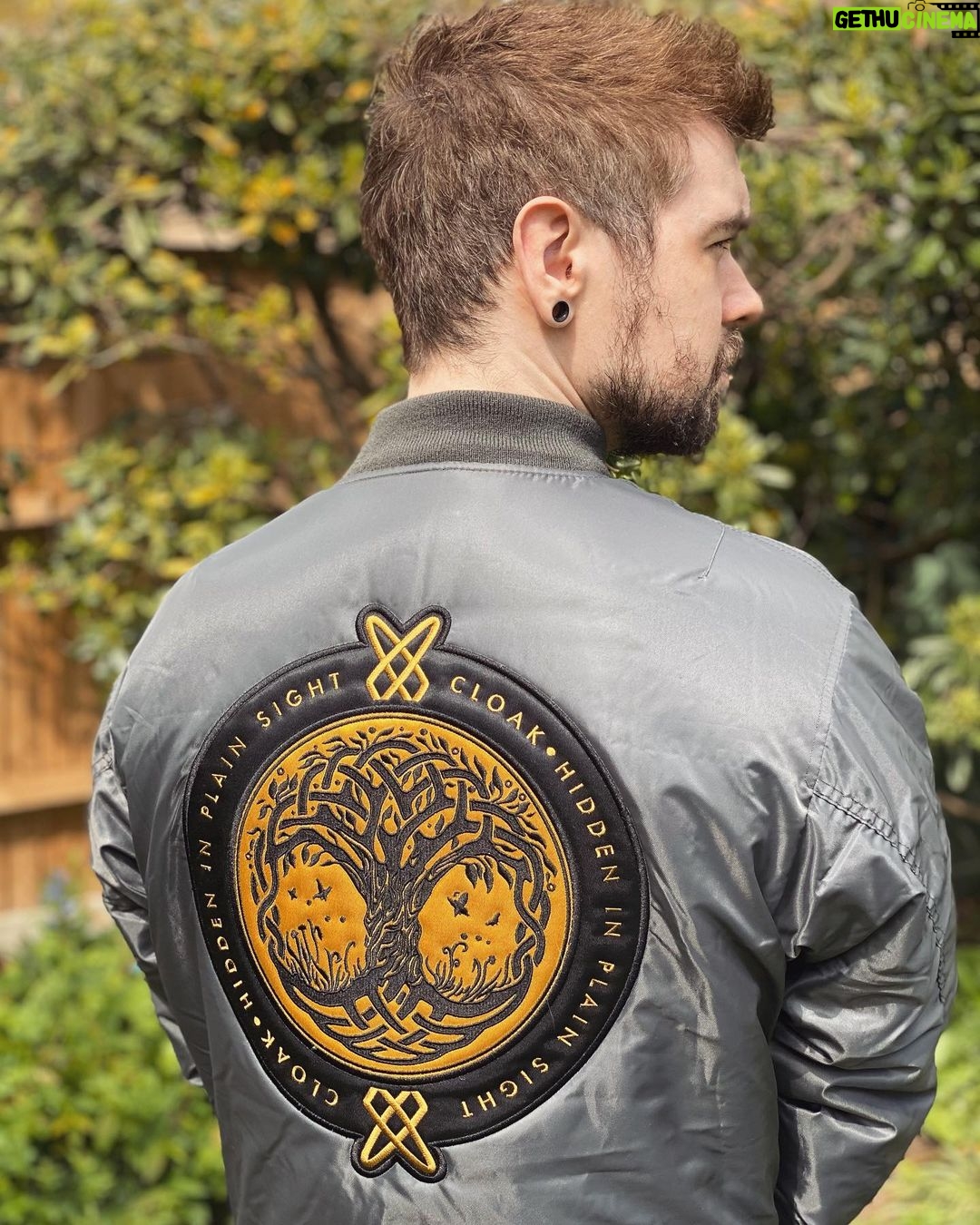 Seán McLoughlin - 495.8K Likes - The new Éire ☘️ collection designed by me from Cloak is now out.
Éire is Irish for Ireland and we wanted to make a collection celebrating my roots and heritage. We used Celtic symbols like Celtic Knots and the Celtic tree of life (Crann Bethadh). I really hope you like it, please share some stories or facts about your culture and heritage in the comments below! ☘️