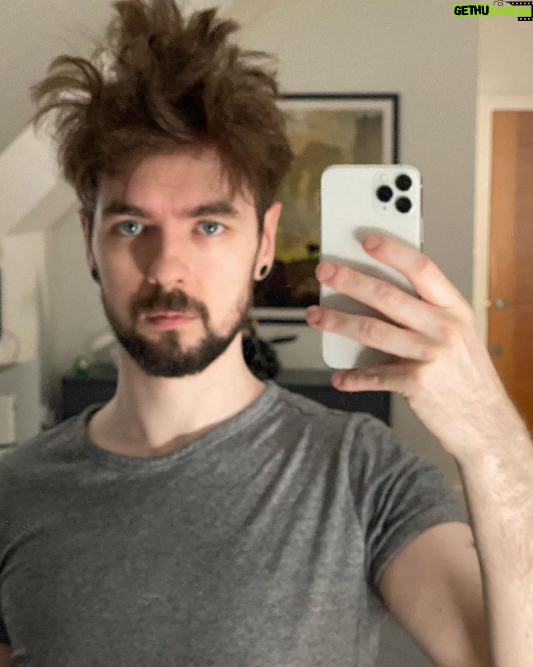 Seán McLoughlin - 510.7K Likes - Quarantine’s going great btw