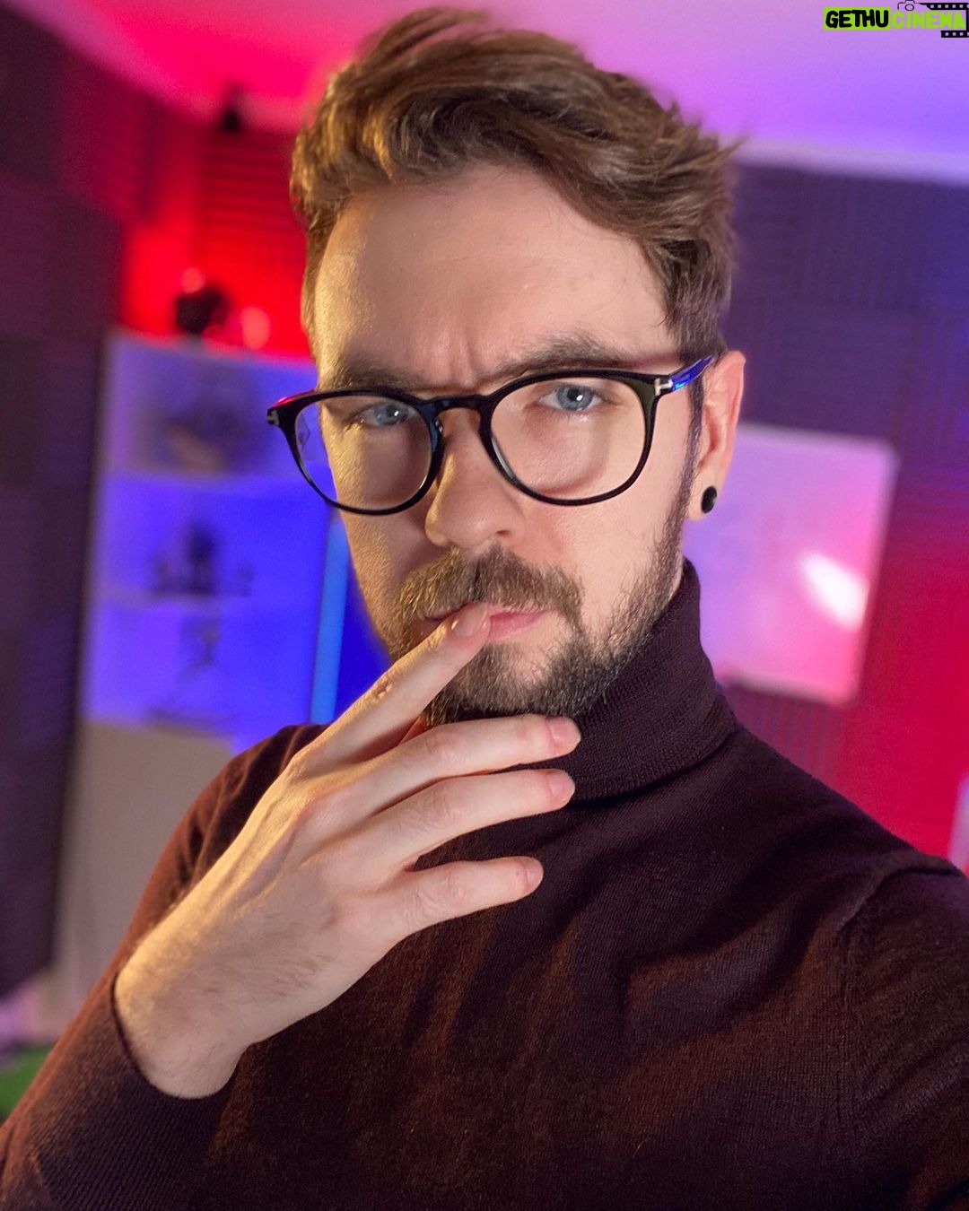 Seán McLoughlin - 416.3K Likes - Sexy Irish Steve Jobs