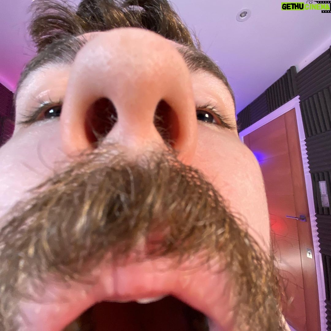 Seán McLoughlin - 411.6K Likes - Keep your fucking distance! Stay home and self isolate