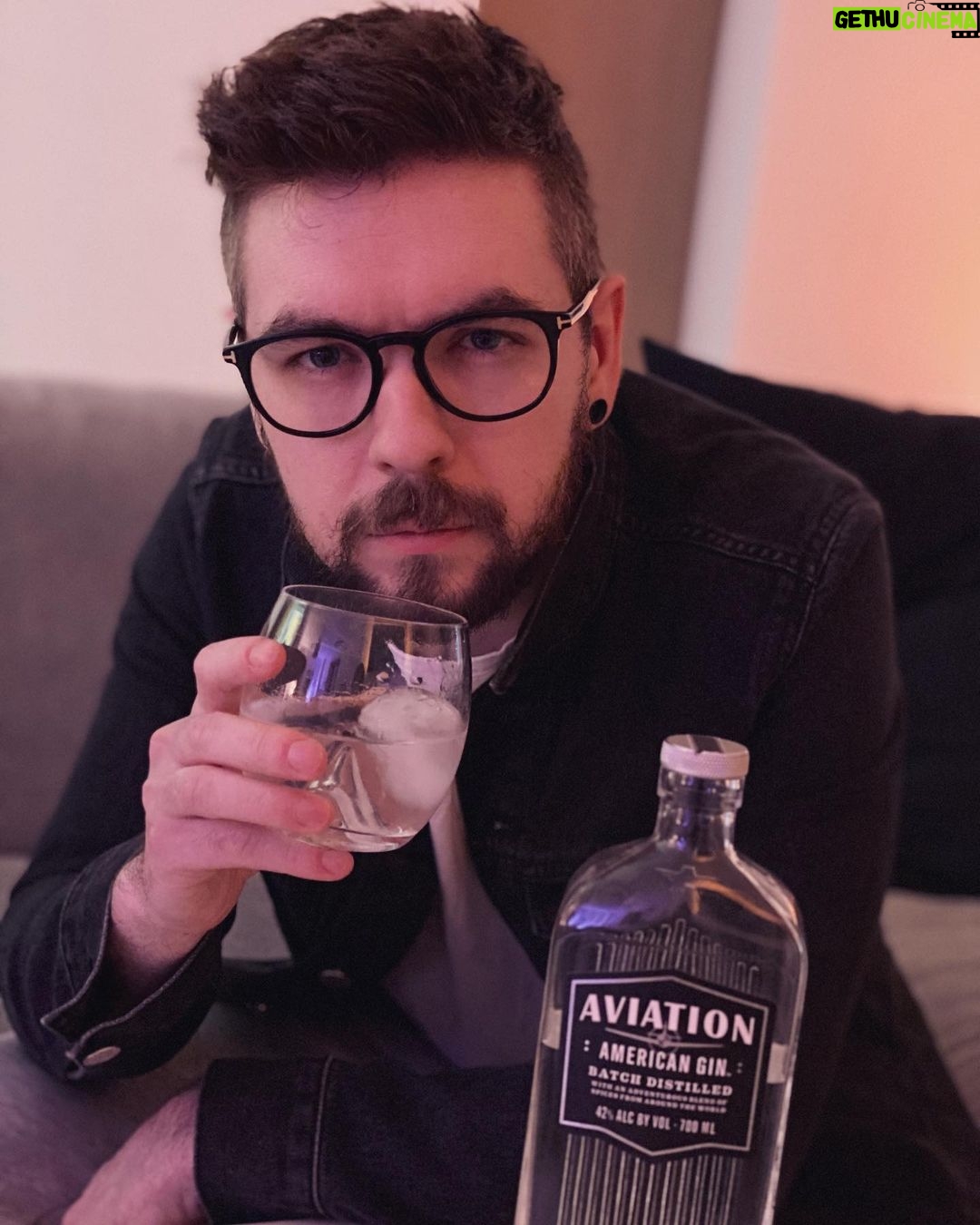 Seán McLoughlin Instagram - Thank you @vancityreynolds for the incredibly generous Aviation Gin gift. I had to bribe my cat to get to it. Even he knows how good it is!