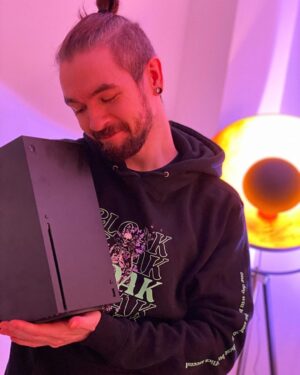 Seán McLoughlin Instagram - My 2 new beautiful next generation children #ps5 #xboxseriesx