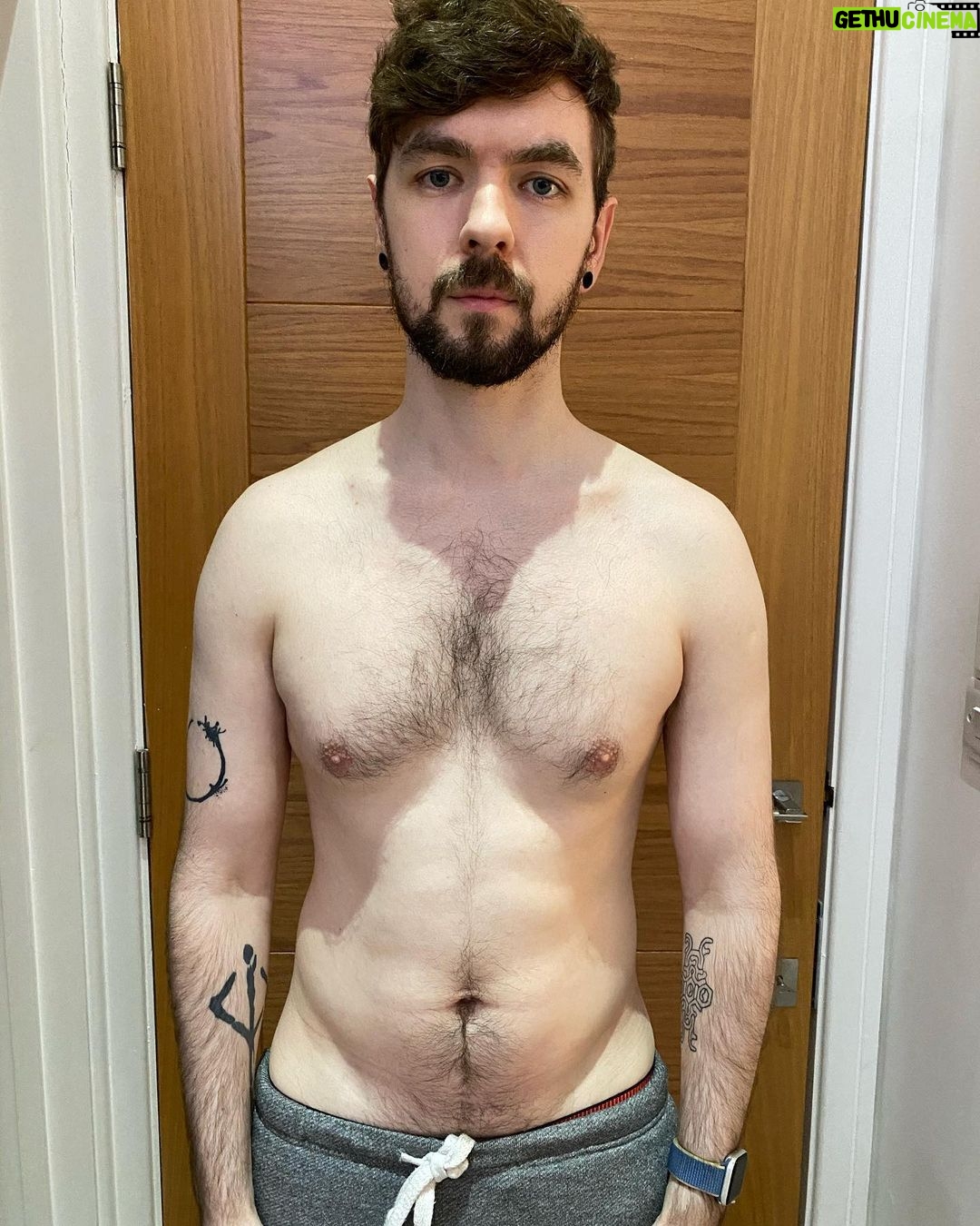 Seán McLoughlin - 813.9K Likes - Been working out everyday again for the last 2 months as a lockdown challenge with a friend. Some progress pics! 