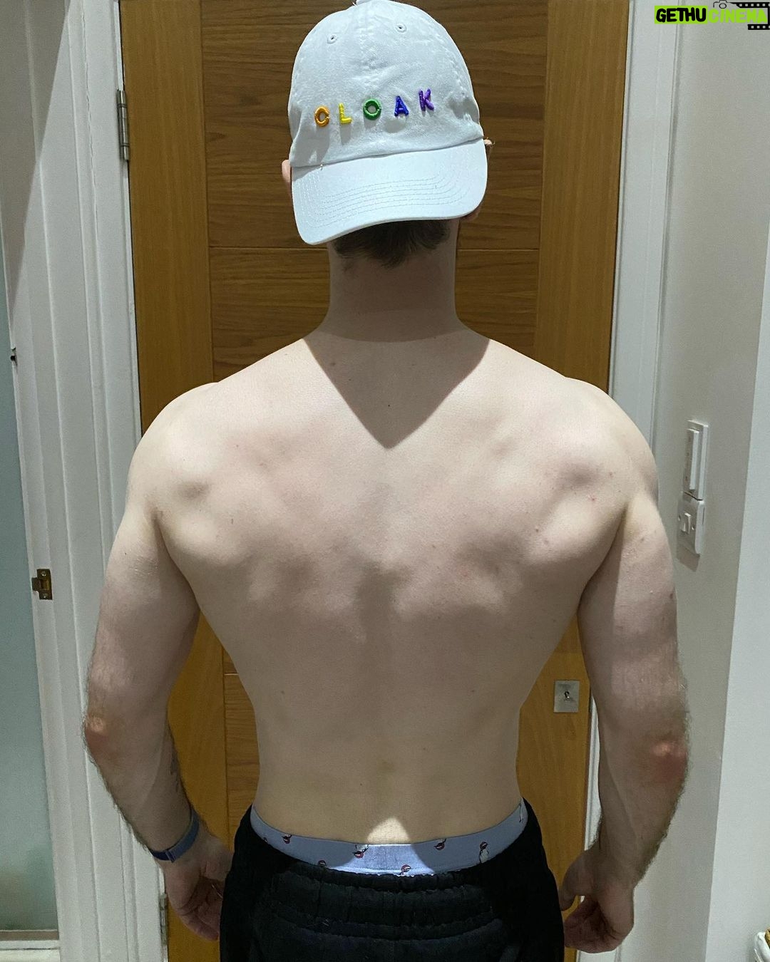 Seán McLoughlin - 813.9K Likes - Been working out everyday again for the last 2 months as a lockdown challenge with a friend. Some progress pics! 