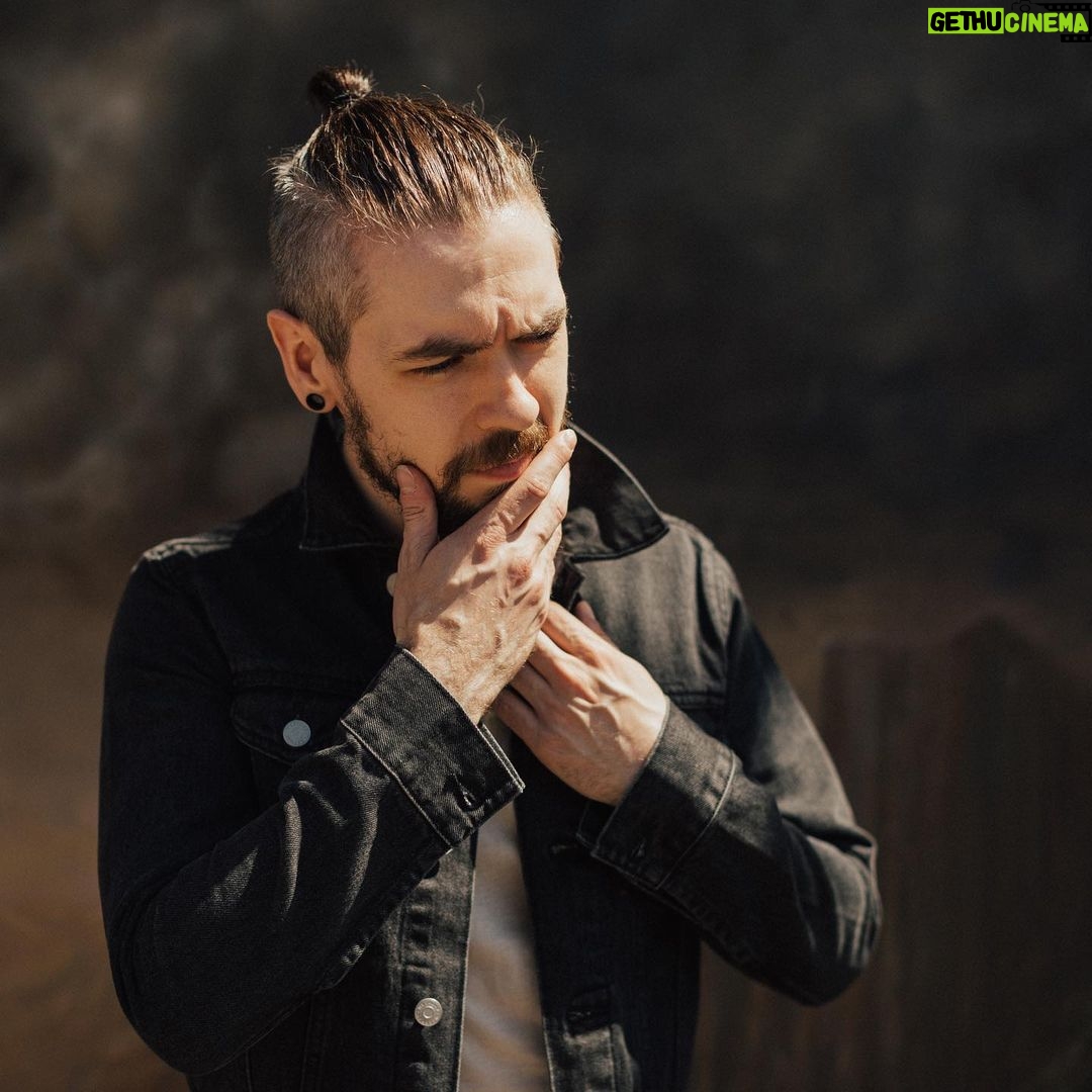 Seán McLoughlin - 594.3K Likes - Might fuck around and bring this look back
Pics by: @heirlumephotography