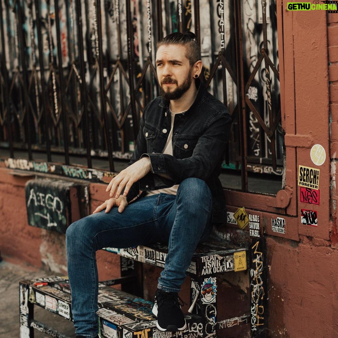 Seán McLoughlin - 594.3K Likes - Might fuck around and bring this look back
Pics by: @heirlumephotography