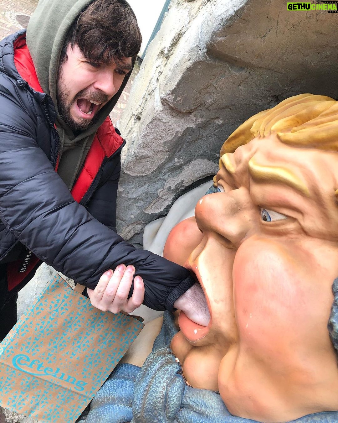 Seán McLoughlin - 398.1K Likes - I never saw the hand again