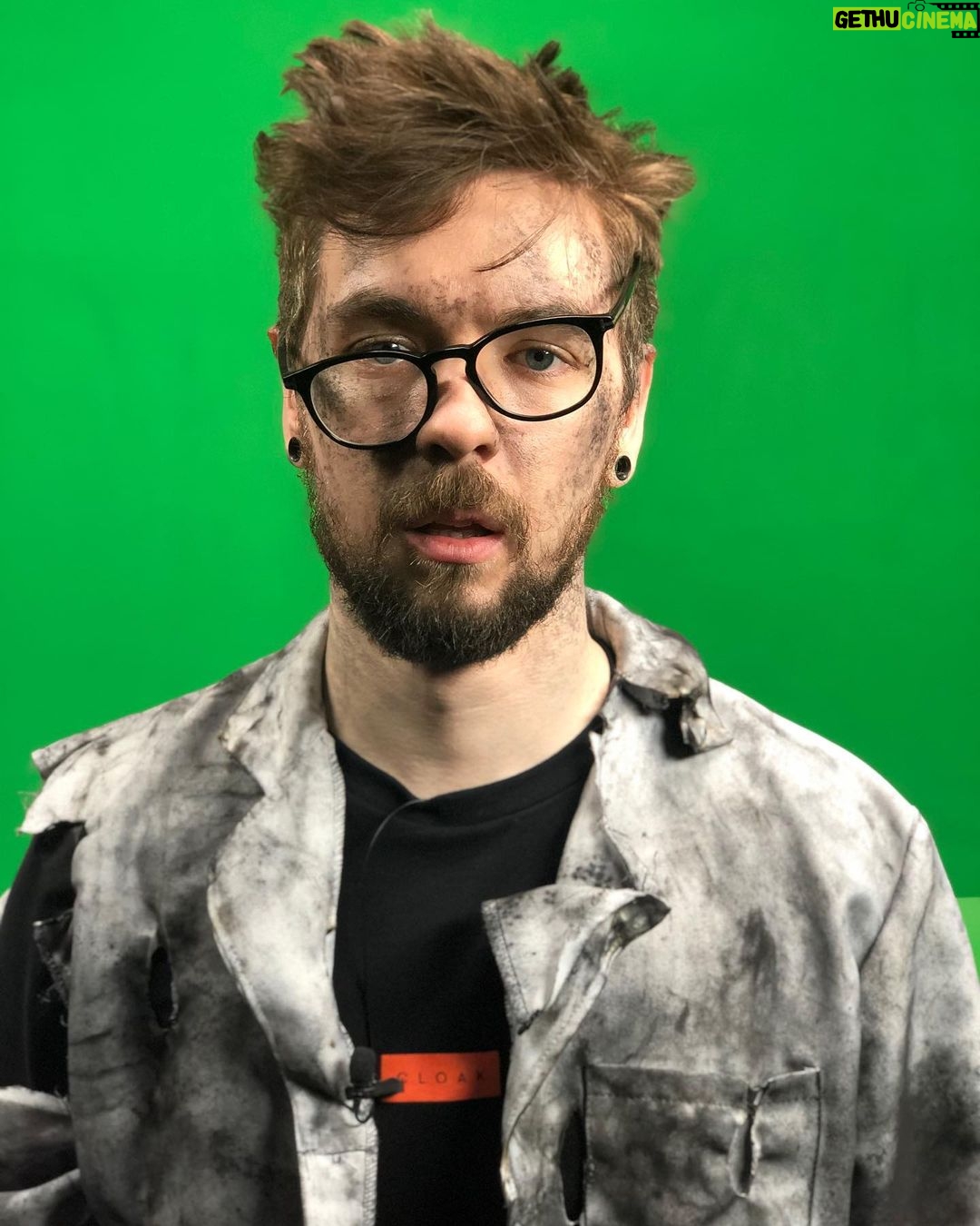 Seán McLoughlin Instagram - Cloak stuff done... that was fun