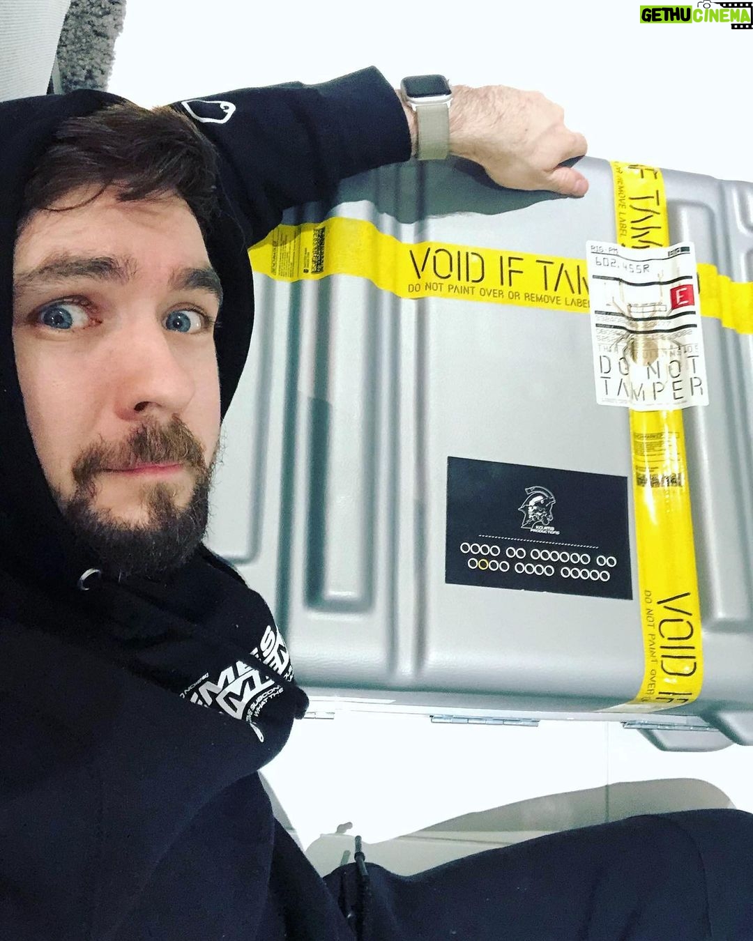 Seán McLoughlin Instagram - The #DeathStranding case looks absolutely incredible. If only I could open it. I’m suppose to work with @charalanahzard, @janina, and @ronfunch to unlock this 4-digit code. Follow our stories and help us figure out the cipher and clues in the comments #PlayStationPartner