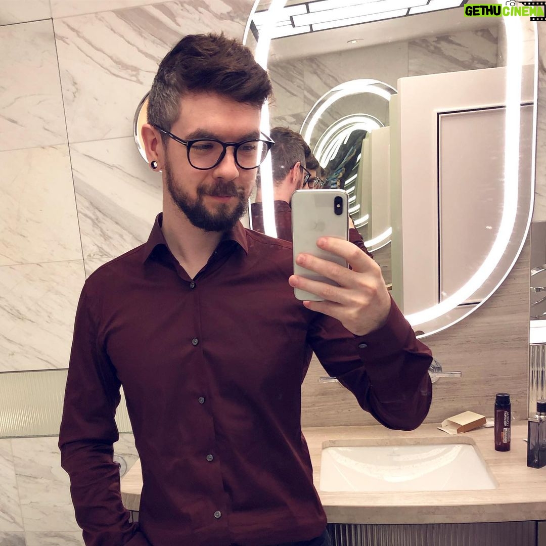 Seán McLoughlin - 498.6K Likes - Infinity Mirror!