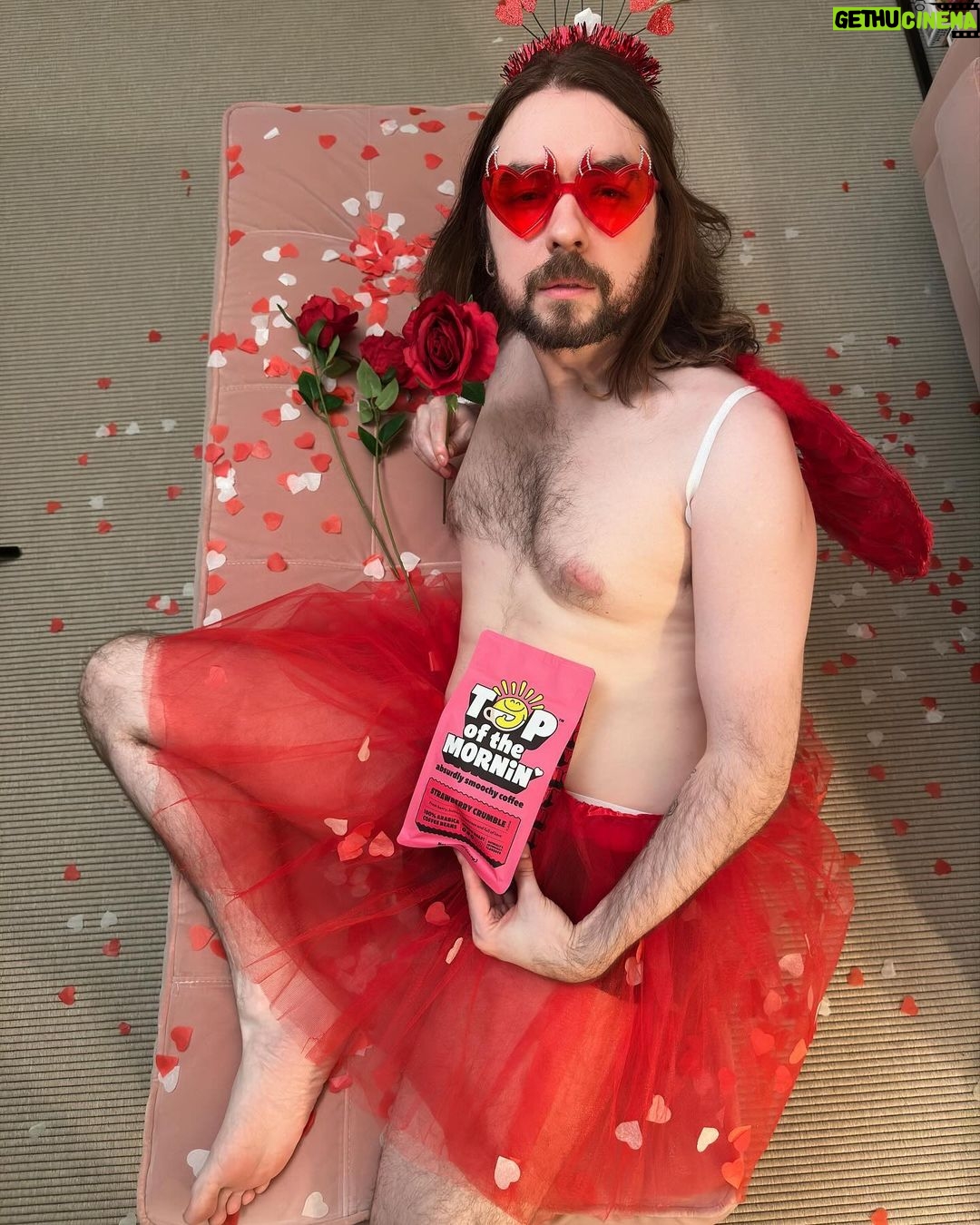 Seán McLoughlin - 575.4K Likes - No one does promos for coffee like we do ❤️❤️
Strawberry Crumble out now!