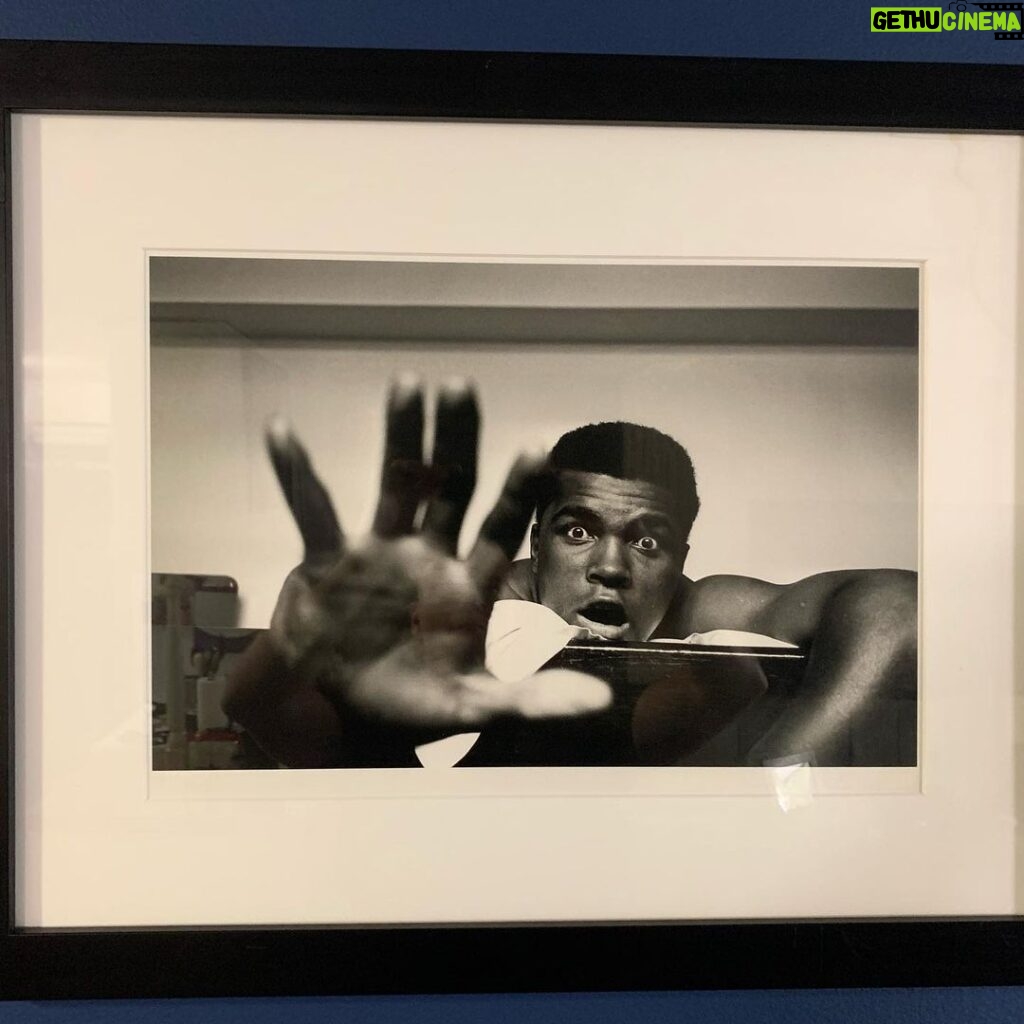 Sean Carrigan Instagram - Big thank you to @petramaleboxing for this collector’s item. You da man Steve. 🥊 … -May 27th, 1963 - Muhammad Ali in his London hotel room, holding up five fingers predicting how many rounds it will take to knock out British boxer Henry Cooper. #TheGreatest #MuhammadAli
