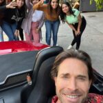 Sebastián Rulli Instagram - Si esto les parece divertido… no se pierdan hoy el estreno de “está Libre” Mi querida @patriciareyesspindola se ofreció a caracterizarme antes de las escenas que teníamos que grabar. Fuimos un equipo muy profesional y entregado (como pueden ver). Se necesitaba confianza para la secuencia que nos esperaba🤪😂😂. Esta serie cómica, escrita y dirigida por mi buen amigo Curiel los va a divertir mucho. Gracias por haberme dado el honor de ser el invitado especial del primer capitulo. Mucho éxito @ricardopolanco_ , @patriciareyesspindola , @curieldeicaza y resto del equipo. Estreno Jueves 5 de octubre 23hs @canalestrellas Estreno Mundial