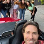 Sebastián Rulli Instagram – Si esto les parece divertido… no se pierdan hoy el estreno de “está Libre” 
Mi querida @patriciareyesspindola se ofreció a caracterizarme antes de las escenas que teníamos que grabar. Fuimos un equipo muy profesional y entregado (como pueden ver). Se necesitaba confianza para la secuencia que nos esperaba🤪😂😂. 
Esta serie cómica, escrita y dirigida por mi buen amigo Curiel los va a divertir mucho. 
Gracias por haberme dado el honor de ser el invitado especial del primer capitulo. 
Mucho éxito @ricardopolanco_ , @patriciareyesspindola , @curieldeicaza y resto del equipo. 
Estreno Jueves 5 de octubre 23hs @canalestrellas Estreno Mundial