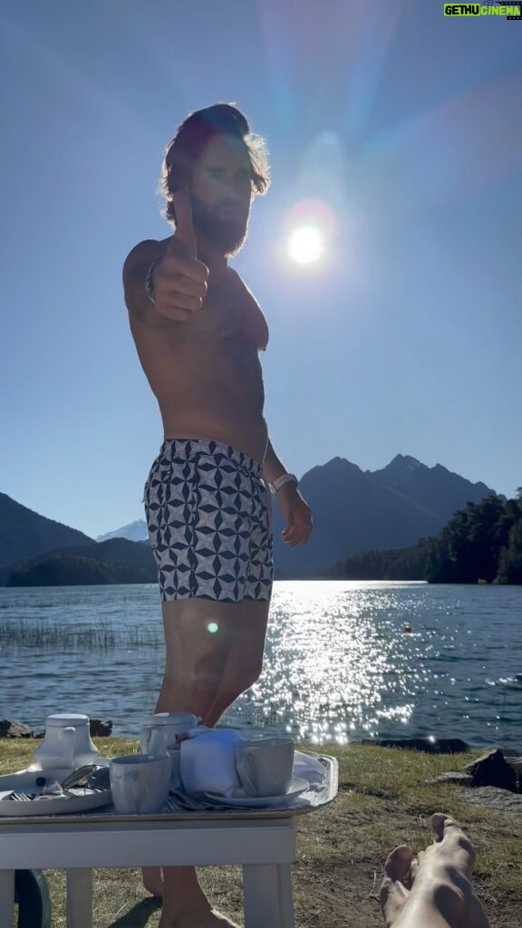 Sebastián Rulli Instagram - Lo primero que hay que hacer al llegar a Bariloche es checar qué tan fría es el agua del lago Perito Moreno! #argentinasoshermosa #travel #lifestyle #love #icebath La Patagonia, Bariloche