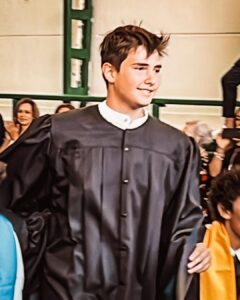 Sebastián Rulli Instagram - Que orgullo inmenso siento por ti @santiagorulligalliano !!! Felicidades por tu graduación de primaria. Tienes todo el futuro por delante!! Y con tu nobleza, bondad, empeño y dedicación conseguirás cumplir tus sueños! De eso estoy seguro. #teamoHijo #fatherandson #santitime #graduacion #solo13añitos 👏👏👏💙💙💙 El Graduado