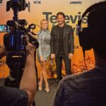 Sebastián Rulli Instagram - De tu mano siempre @angeliqueboyer !! Me encanto esta foto 👌😉❤️ #NYC #upfronttelevisaunivision #elextrañoretornodedianasalazar #proximamente 🔝💯