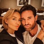 Sebastián Rulli Instagram - Todo lo construido con amor y llevado con amistad tiene el mismo camino y destino … FELICIDAD!! “Nos amamos y los amamos”❤️❤️❤️❤️❤️💯 #felizdiadelamorylaamistad #love #quebonitoeslobonito #avivirconamor Amore Mio