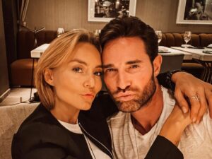 Sebastián Rulli Instagram - Todo lo construido con amor y llevado con amistad tiene el mismo camino y destino … FELICIDAD!! “Nos amamos y los amamos”❤️❤️❤️❤️❤️💯 #felizdiadelamorylaamistad #love #quebonitoeslobonito #avivirconamor Amore Mio