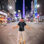 Sebastián Rulli Instagram - Volver…Después de 10 años, finalmente de vuelta en Argentina. El paisaje familiar y los recuerdos de la infancia me dan una sensación de nostalgia y felicidad. Tan emocionado de revivir viejos tiempos y reconectar con mis raíces. #MiCiudadNatal #FAMILIA #Amigos #Recuerdos #Reencuentro Obelisco, Buenos Aires, Argentina