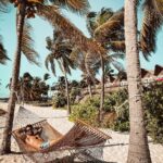Sebastián Rulli Instagram - Dicen que “al permitir que la mente se relaje, suele llegar la inspiración”. Yo aquí sigo haciendo el esfuerzo. 🤪🕺😄. Y tú, cómo te relajas? #playa #arenaysol #vacation #myvelasexperience @grandvelasmaya Grand Velas Riviera Maya